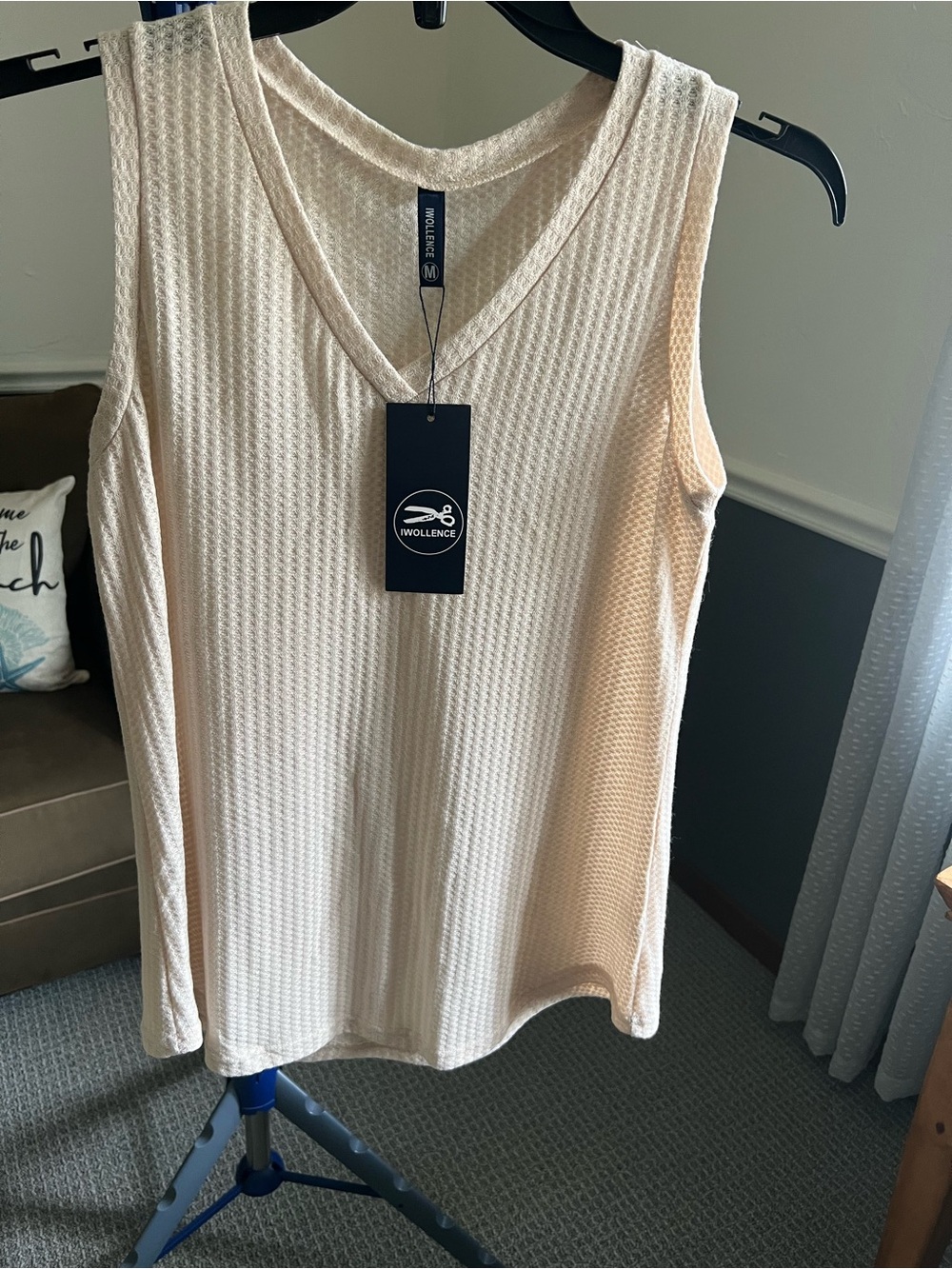 IWOLLENCE Beige V-Neck Knit Sleeveless Pullover Tank Top Women’s M # 219